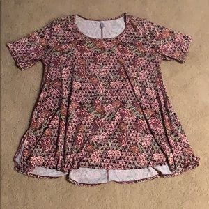 LulaRoe Perfect T shirt!